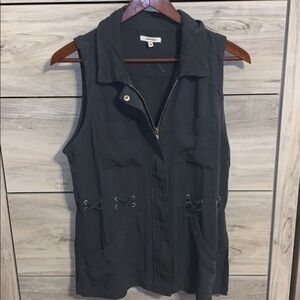 NWOT maurices zipper up top